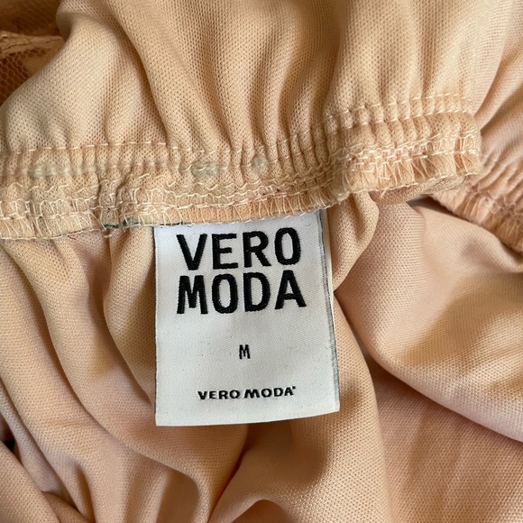 Beautiful floral Flowy dress - Vero Moda - Size Medium - Picture 4 of 5